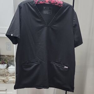 Figs Technical collection Women's 2 Pocket Scrubs Top Black XL Style # FW1100